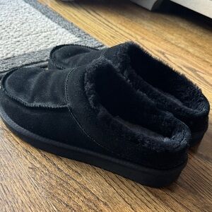 Men’s Cozy Black Fuzzy Slippers